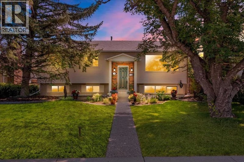 228 Nottingham Road Northwest, Calgary, Alberta, T2K5N5, Calgary, Alberta — photo 1 of 5