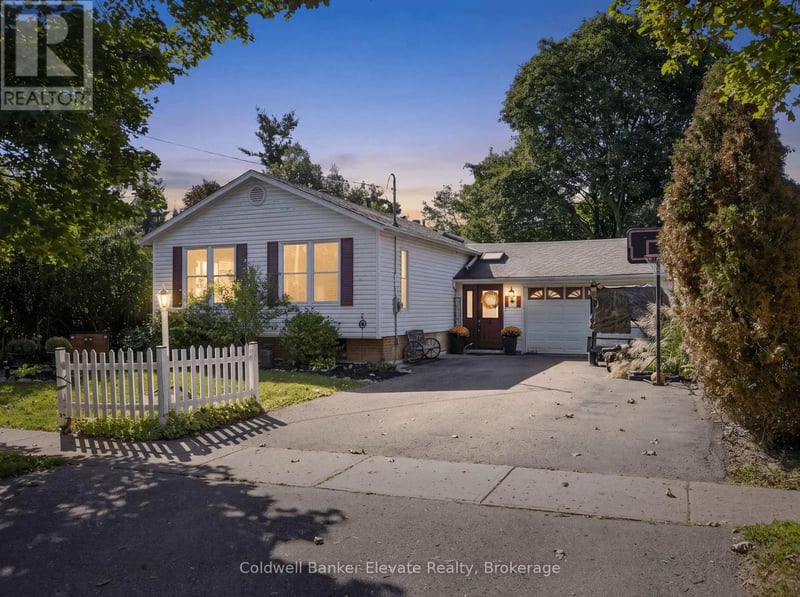 32 Chelvin Drive, Halton Hills (Georgetown), Ontario, L7G4P9, Halton Hills (Georgetown), Ontario — photo 1 of 5