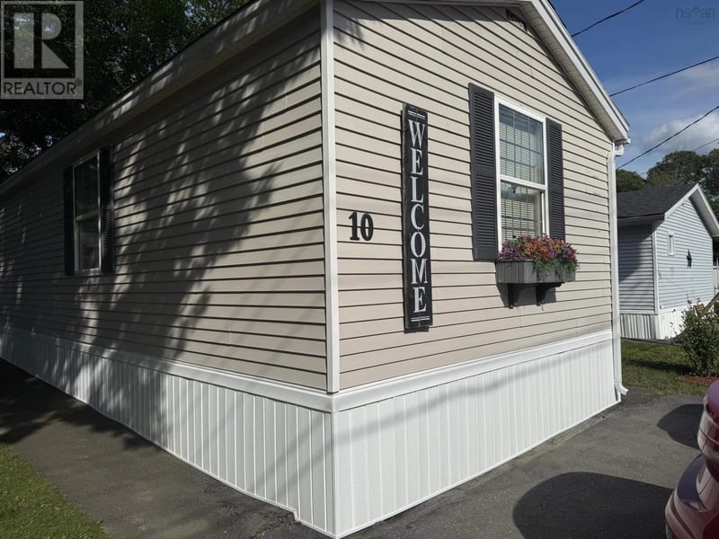 10 Fall Street, Bridgewater, Nova Scotia, B4V3V6, Bridgewater, Nova Scotia — photo 1 of 5