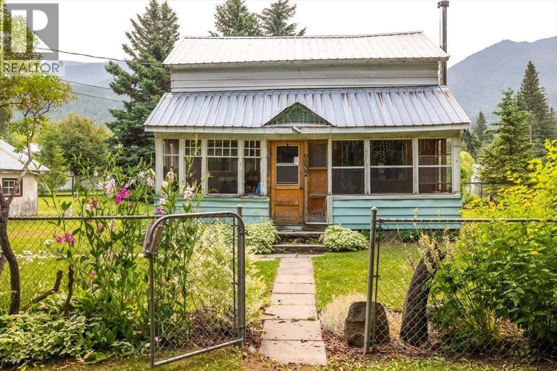9832 Victoria Street, Fernie, British Columbia, V0B1M5, Fernie, British Columbia — photo 1 of 5