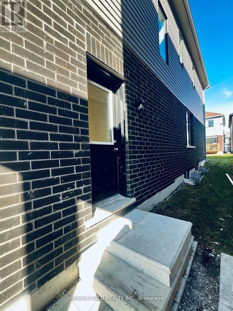 24 Hylton Drive, Barrie, Ontario, L9J0W5, Barrie, Ontario — photo 1 of 5