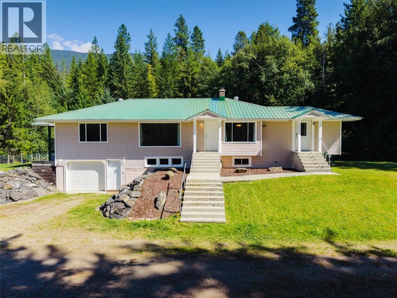 852 RIONDEL Road, Riondel, British Columbia, V0B1X0, Riondel, British Columbia — photo 1 of 5