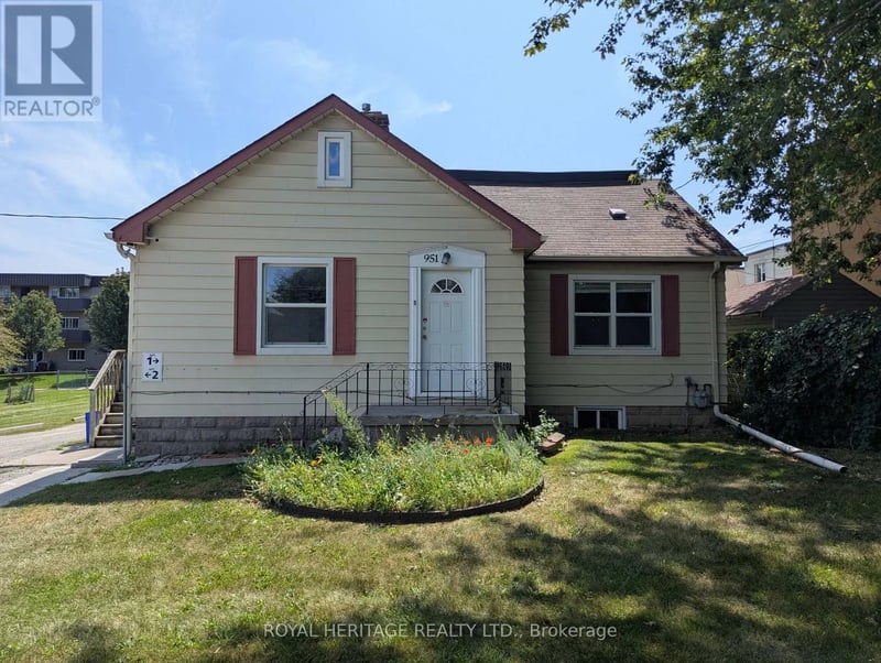 #1 951 Dundas Street East, Whitby (Downtown Whitby), Ontario, L1N2K1, Whitby (Downtown Whitby), Ontario — photo 1 of 5