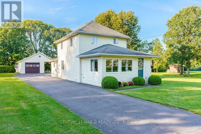 17245 County Rd 18 Road, South Stormont, Ontario, K0C2A0, South Stormont, Ontario — photo 1 of 5