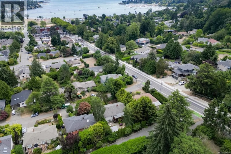 3832 Pitcombe Place, Saanich, British Columbia, V8N4B9, Saanich, British Columbia — photo 1 of 5