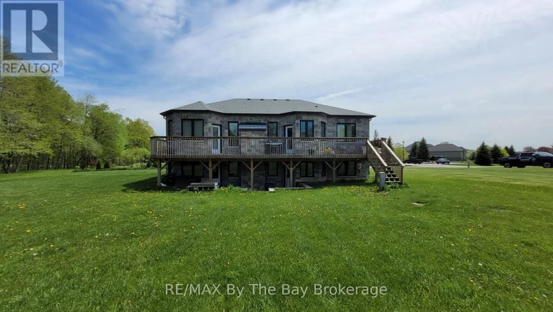 16 Walnut Drive, Wasaga Beach, Ontario, L9Z0A9, Wasaga Beach, Ontario — photo 1 of 5