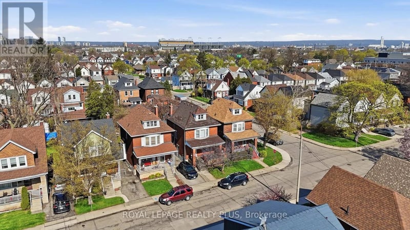115 Kensington Avenue North, Hamilton (Crown Point), Ontario, L8L7N3, Hamilton (Crown Point), Ontario — photo 1 of 5