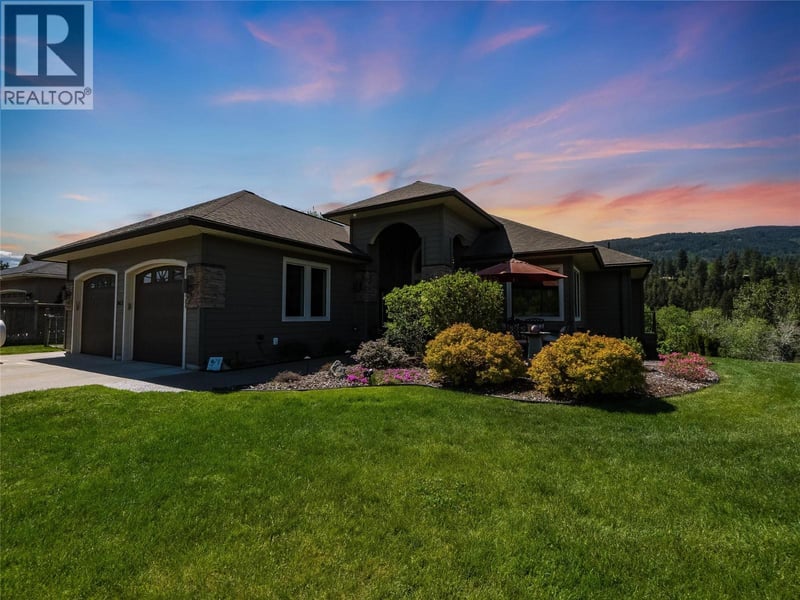 943 Riverview Place Other, Castlegar, British Columbia, V1N4L1, Castlegar, British Columbia — photo 1 of 5