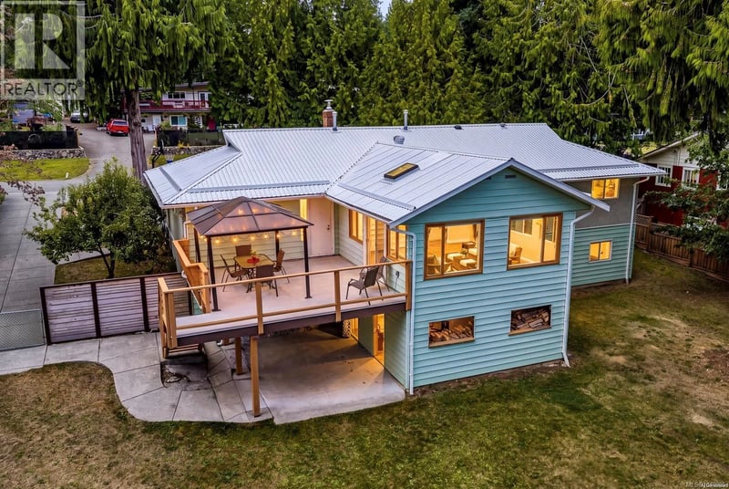 1320 Webdon Road, Courtenay, British Columbia, V9N9K5, Courtenay, British Columbia — photo 1 of 5