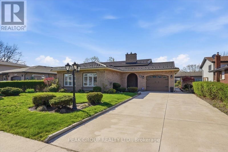 7402 Westfield Drive, Niagara Falls (Casey), Ontario, L2J3V8, Niagara Falls (Casey), Ontario — photo 1 of 5