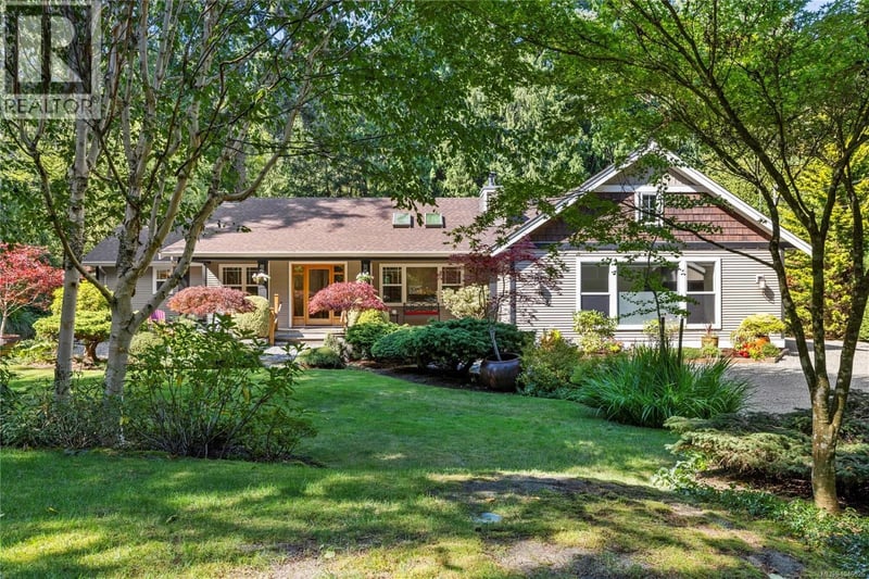 825 Fern Road East, Qualicum Beach, British Columbia, V9K1M3, Qualicum Beach, British Columbia — photo 1 of 5