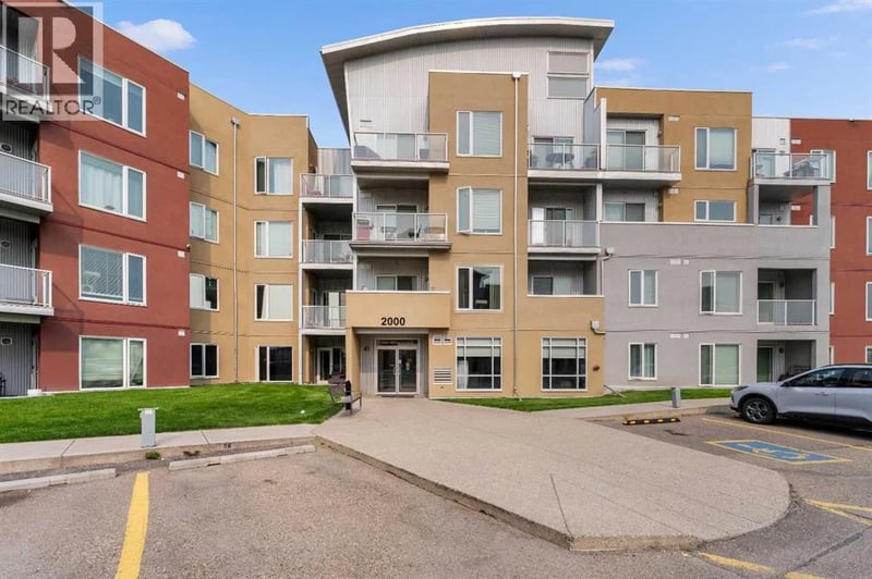 604 East Lake Boulevard Northeast, Airdrie, Alberta, T4A0G6, Airdrie, Alberta — photo 1 of 5