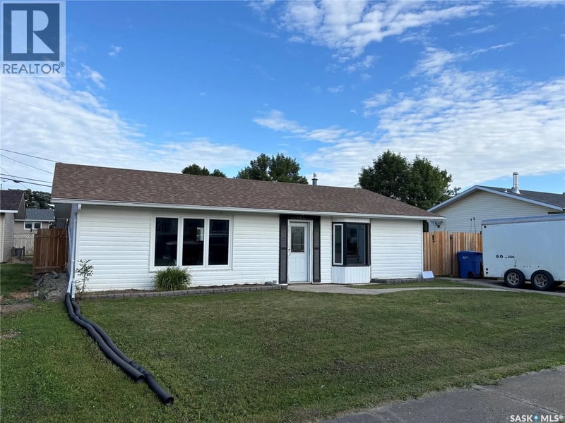 114 Saskatchewan CRESCENT, Kinistino, Saskatchewan, S0J1H0, Kinistino, Saskatchewan — photo 1 of 5