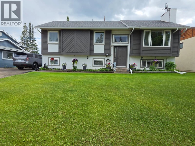 144 Chamberlain Crescent, Tumbler Ridge, British Columbia, V0C2W0, Tumbler Ridge, British Columbia — photo 1 of 5