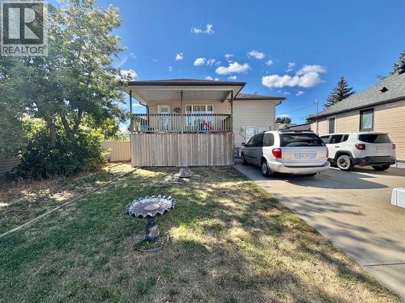 1220 9 Street North, Lethbridge, Alberta, T1H1Z9, Lethbridge, Alberta — photo 1 of 5