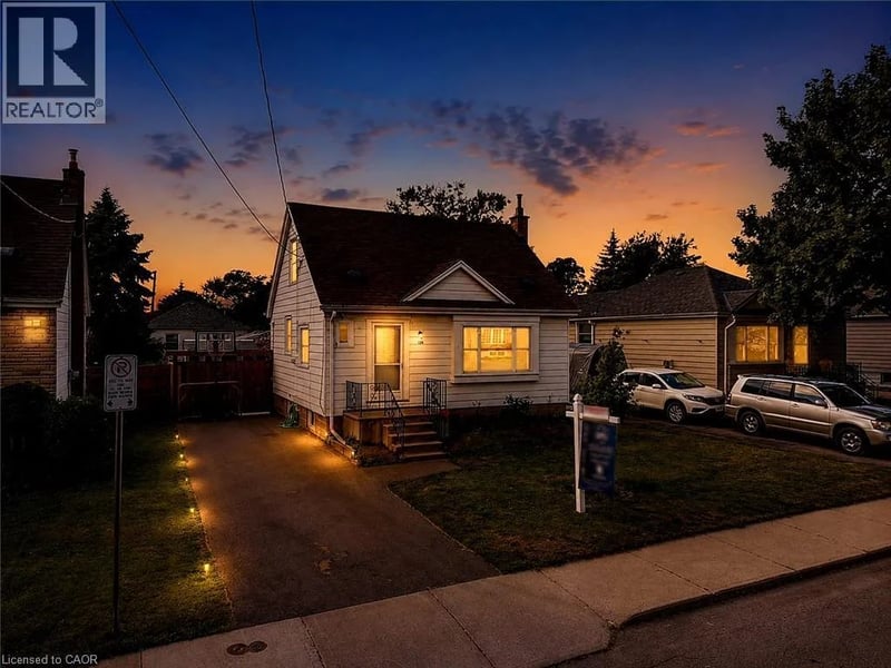 128 EAST 39TH Street, Hamilton, Ontario, L8V4H3, Hamilton, Ontario — photo 1 of 5