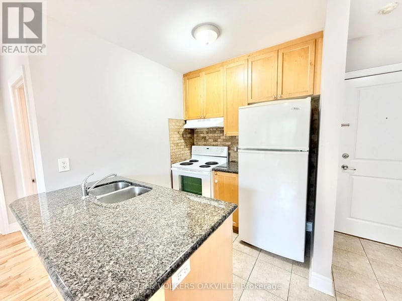#302 15 Thirty Third Street, Toronto (Long Branch), Ontario, M8W3G7, Toronto (Long Branch), Ontario — photo 1 of 5