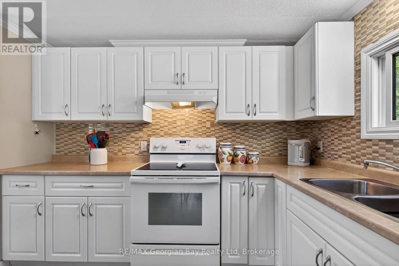 #81 5263 Elliott Sideroad, Tay, Ontario, L4R4K3, Tay, Ontario — photo 1 of 5