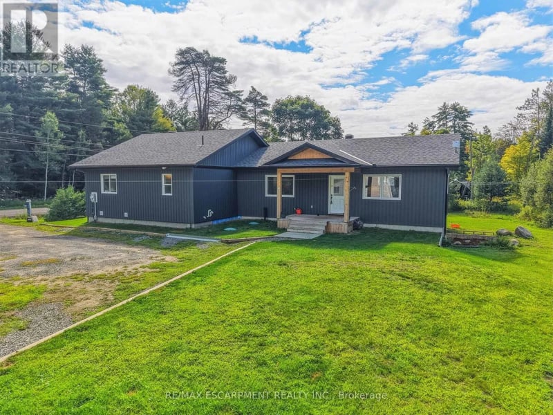 400 Raymond Road, Muskoka Lakes (Watt), Ontario, P1L1X4, Muskoka Lakes (Watt), Ontario — photo 1 of 5