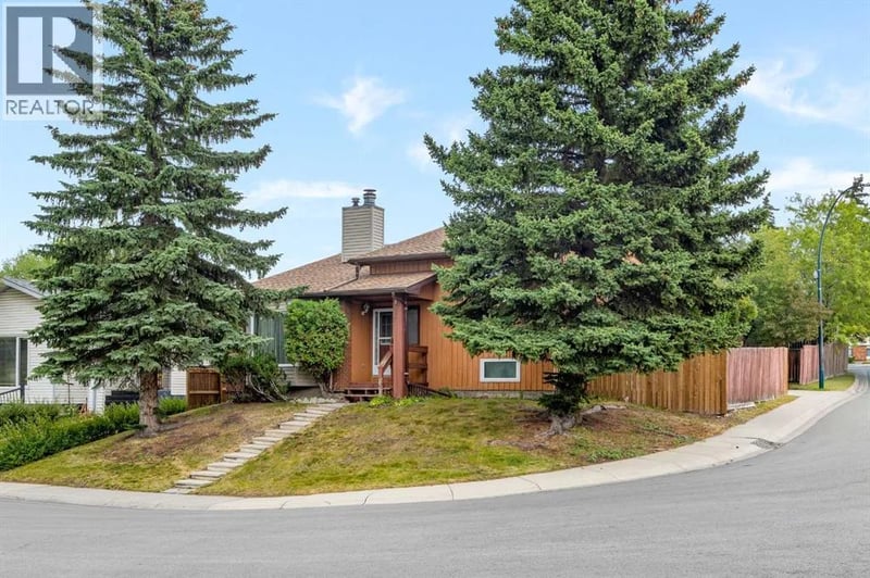147 Whitlock Close Northeast, Calgary, Alberta, T1Y4X2, Calgary, Alberta — photo 1 of 5