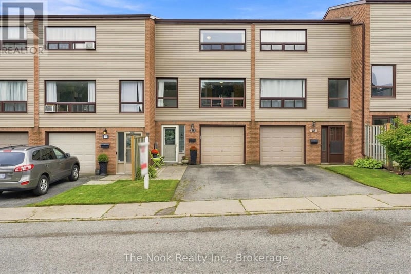 27 The Bridle Path, Clarington (Bowmanville), Ontario, L1C3W1, Clarington (Bowmanville), Ontario — photo 1 of 5