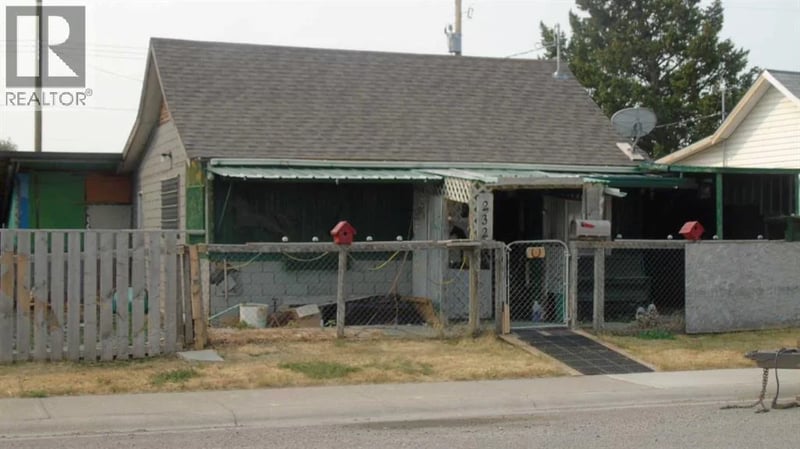 232 12 Street, Fort Macleod, Alberta, T0L0Z0, Fort Macleod, Alberta — photo 1 of 5