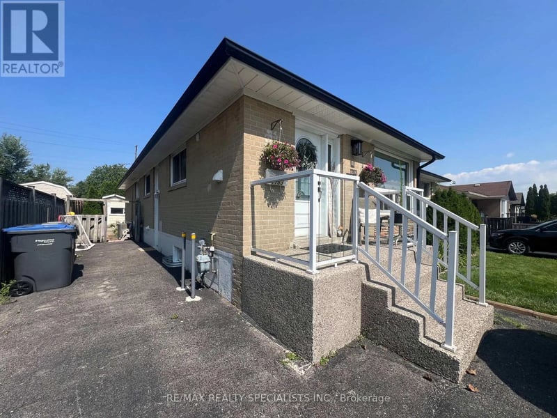 #Lower 1763 Sandgate Crescent, Mississauga (Clarkson), Ontario, L5J2E7, Mississauga (Clarkson), Ontario — photo 1 of 5