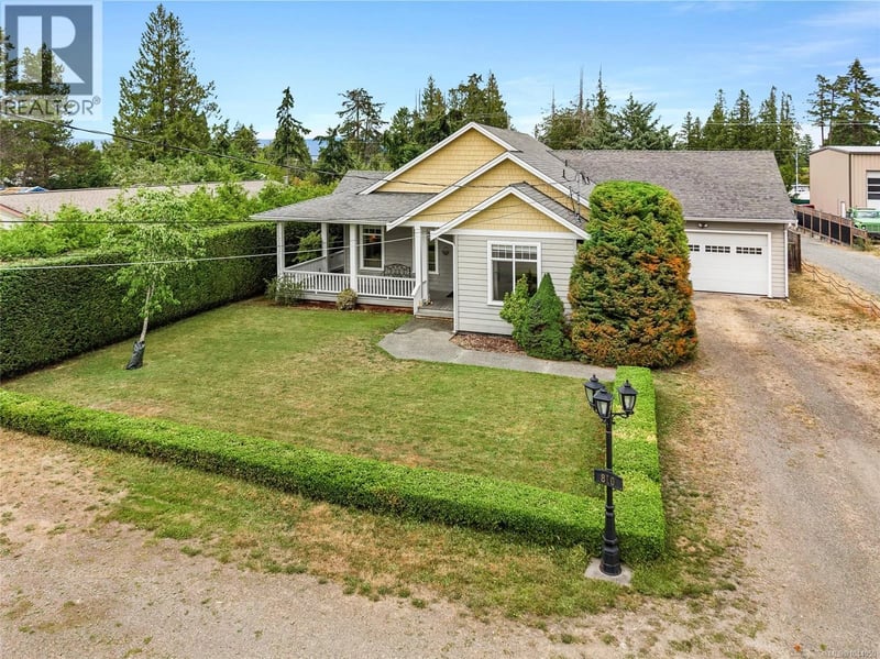 810 Reid Road, French Creek, British Columbia, V9P2E6, French Creek, British Columbia — photo 1 of 5