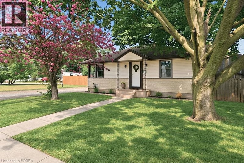 27 FRANK Street, Brantford, Ontario, N3T5C8, Brantford, Ontario — photo 1 of 5