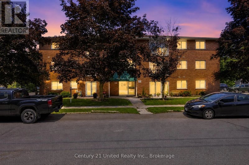 #201 136 Ware Street, Peterborough (Town Ward 3), Ontario, K9J3B8, Peterborough (Town Ward 3), Ontario — photo 1 of 5