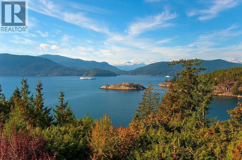 6175 NELSON Avenue, West Vancouver, British Columbia, V7W2A1, West Vancouver, British Columbia — photo 1 of 5