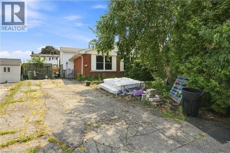 8 BRENDAN Court, Hamilton, Ontario, L8T4R4, Hamilton, Ontario — photo 1 of 4