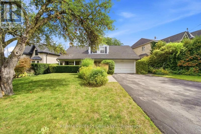 15 Hartfield Court, Toronto (Edenbridge-Humber Valley), Ontario, M9A3E4, Toronto (Edenbridge-Humber Valley), Ontario — photo 1 of 5