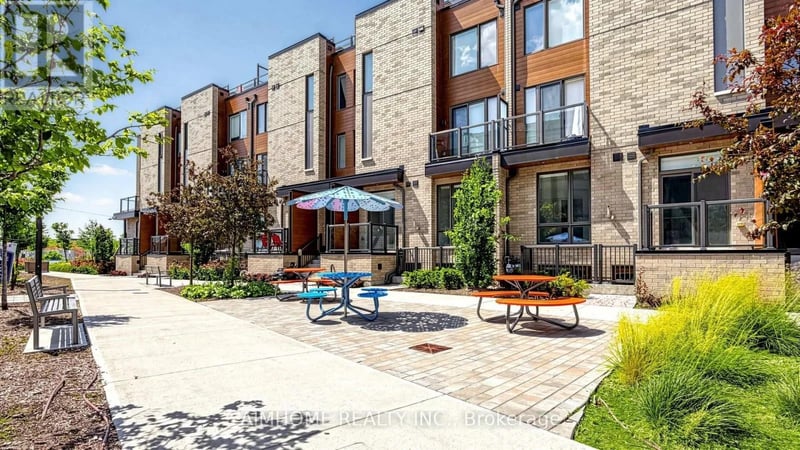 #5 88 Turtle Island Road, Toronto (Englemount-Lawrence), Ontario, M6A0E4, Toronto (Englemount-Lawrence), Ontario — photo 1 of 5