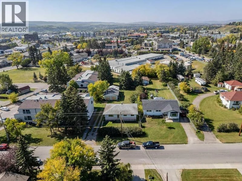 217 Ross Avenue, Cochrane, Alberta, T4C1C9, Cochrane, Alberta — photo 1 of 5