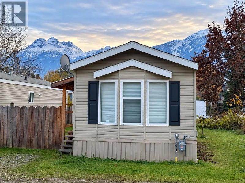 #1 318 Humbert Street, Revelstoke, British Columbia, V0E2S0, Revelstoke, British Columbia — photo 1 of 5