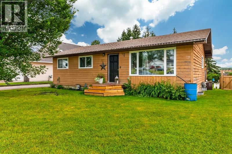 121 Edey Close, Cremona, Alberta, T0M0R0, Cremona, Alberta — photo 1 of 5