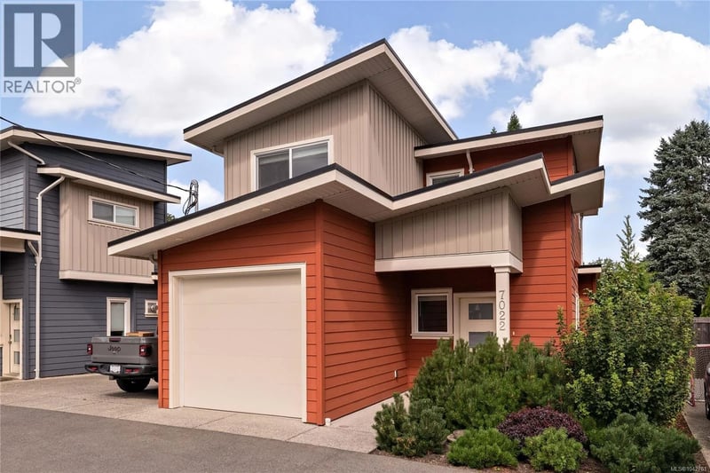 7022 Wallace Drive, Central Saanich, British Columbia, V8M1G1, Central Saanich, British Columbia — photo 1 of 5