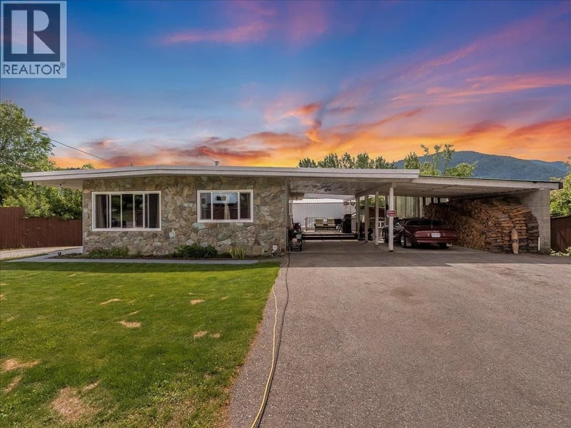 609 201st Avenue, Castlegar, British Columbia, V1N3R1, Castlegar, British Columbia — photo 1 of 5