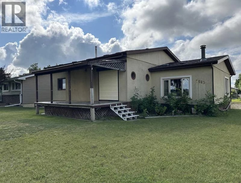 5613 48 Avenue, Ponoka, Alberta, T4J1K2, Ponoka, Alberta — photo 1 of 5