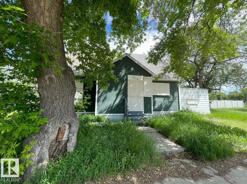 8615 106 ST NW, Edmonton, Alberta, T6H1K5, Edmonton, Alberta — photo 1 of 3
