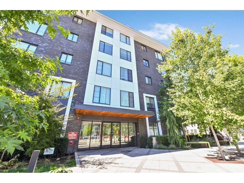 #306 15848 FRASER Highway, Surrey, British Columbia, V4N6X6, Surrey, British Columbia — photo 1 of 5