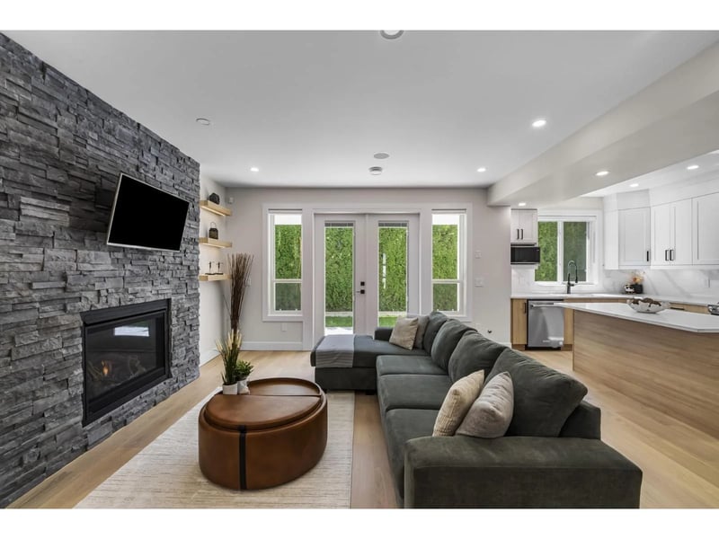 862 WILLOW Place, Harrison Hot Springs, British Columbia, V0M1K0, Harrison Hot Springs, British Columbia — photo 1 of 5