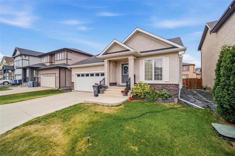 512 Bridgeland Drive North, Winnipeg, Manitoba, R3Y0H1, Winnipeg, Manitoba — photo 2 of 5