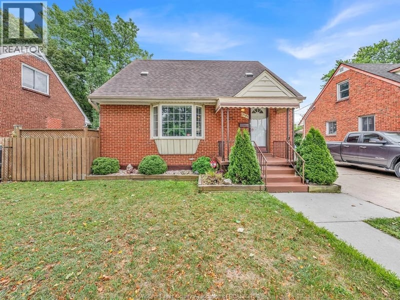 2187 GIRARDOT, Windsor, Ontario, N9B1R3, Windsor, Ontario — photo 1 of 5