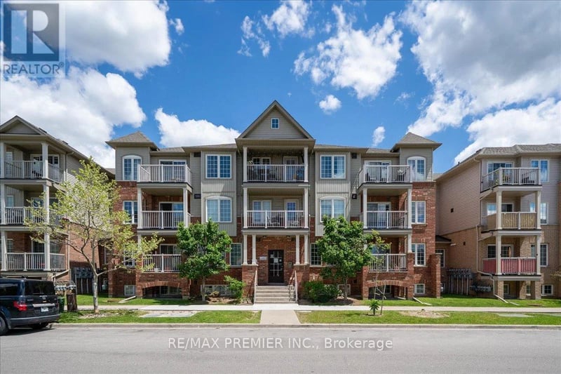 #8 141 Isaac Devins Boulevard, Toronto (Humberlea-Pelmo Park), Ontario, M9M0C4, Toronto (Humberlea-Pelmo Park), Ontario — photo 1 of 5