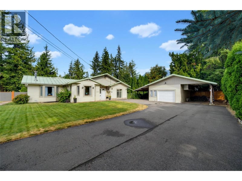 502 Maple Street, Sicamous, British Columbia, V0E2V0, Sicamous, British Columbia — photo 1 of 5