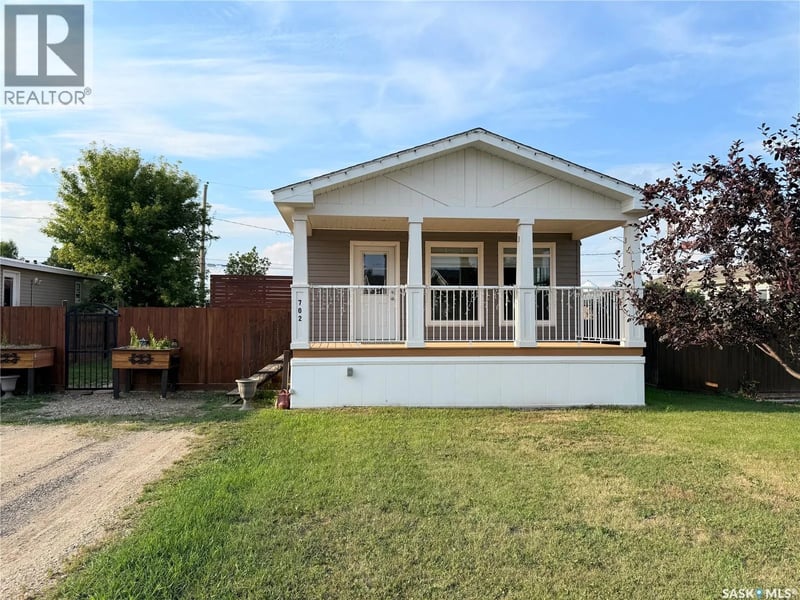 702 Prairie AVENUE, Outlook, Saskatchewan, S0L2N0, Outlook, Saskatchewan — photo 1 of 5