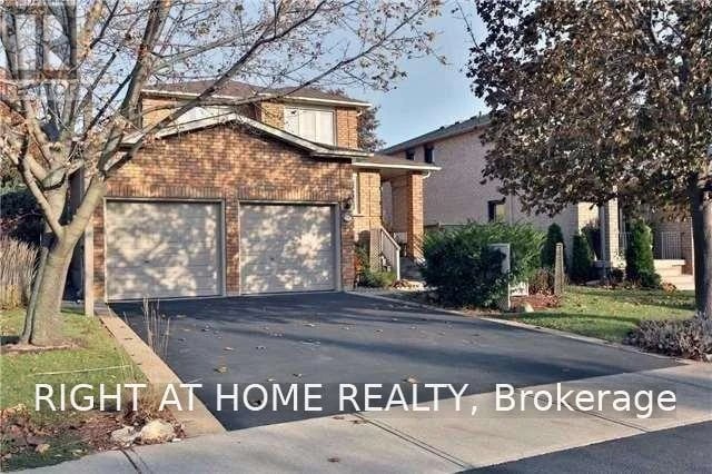 96 Howell Road, Oakville (RO River Oaks), Ontario, L6H5Z4, Oakville (RO River Oaks), Ontario — photo 1 of 5