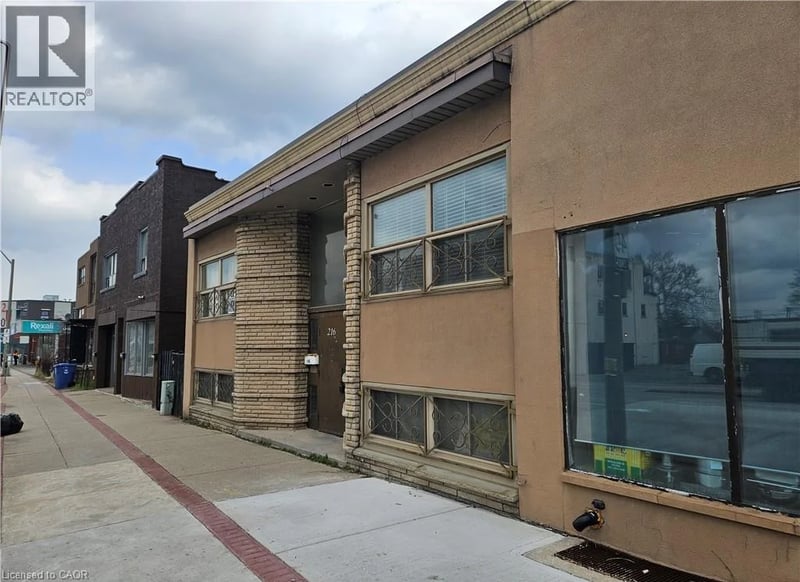 #4 216 PARKDALE Avenue North, Hamilton, Ontario, L8H5X5, Hamilton, Ontario — photo 1 of 2